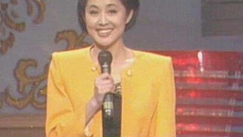 倪萍加盟乘风2026直播翻车连夜连发三致歉引发热议